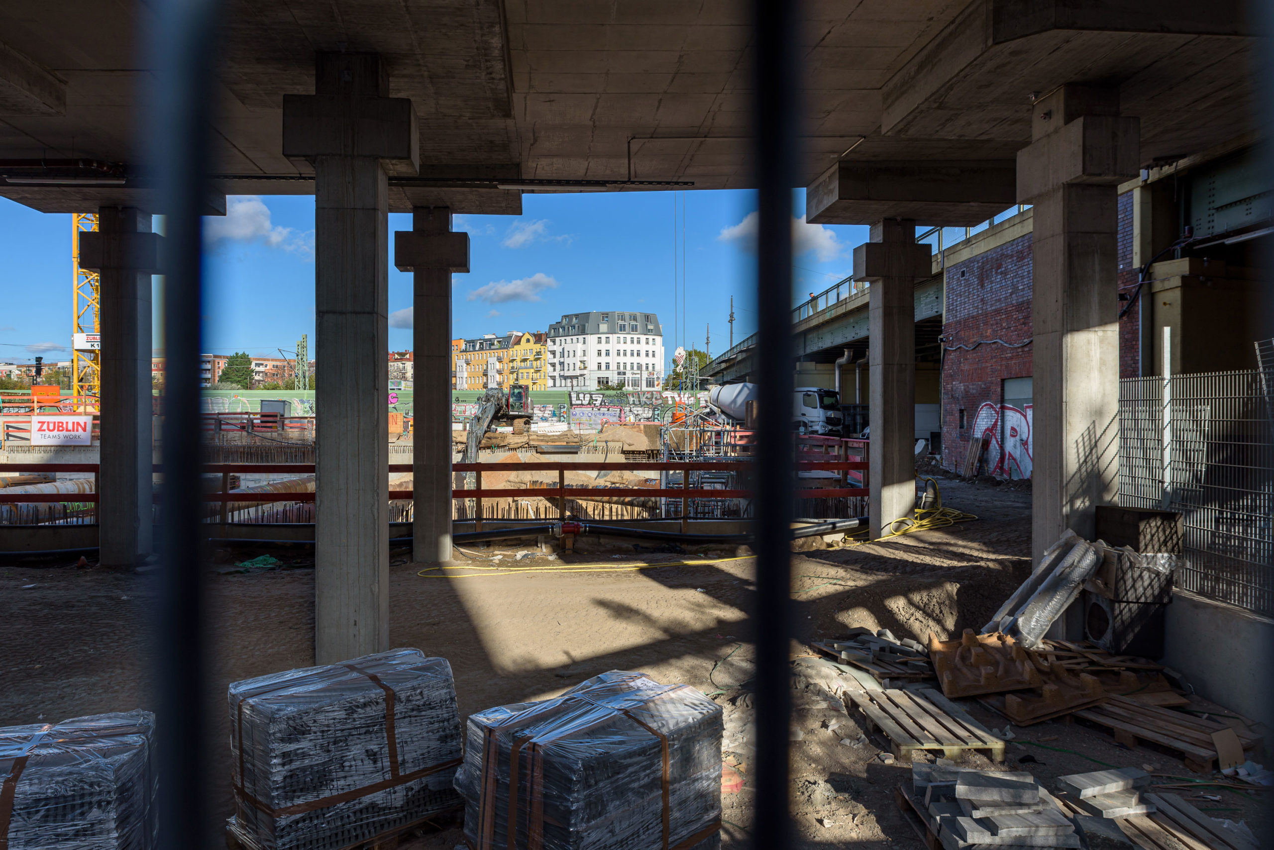 Edge-East-Side-Berlin-0049-7869