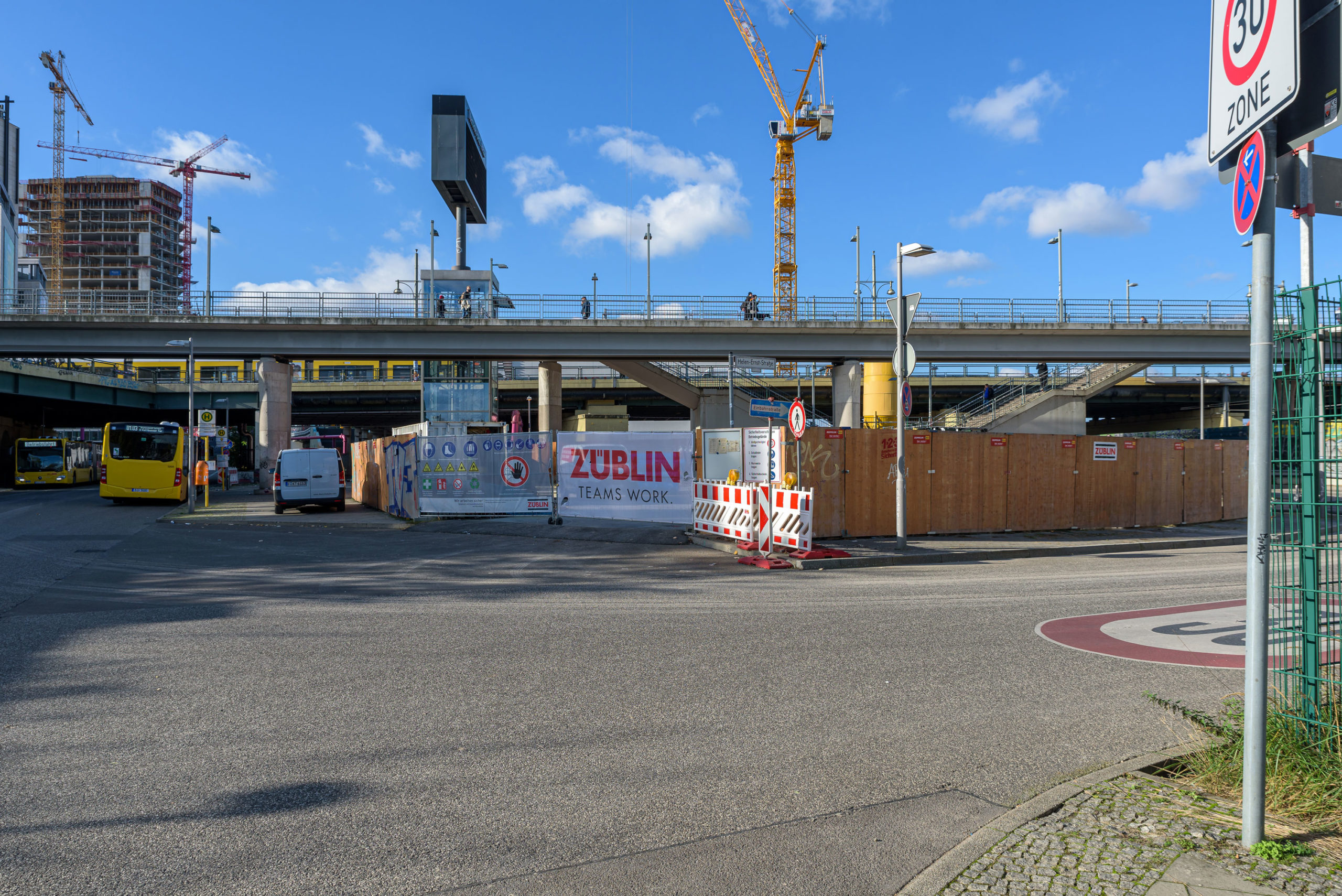 Edge-East-Side-Berlin-0267-8182